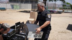 חילוט מחשבים, צילום: דוברות המשטרה